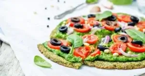 Pizza com Massa de Brócolis Low Carb